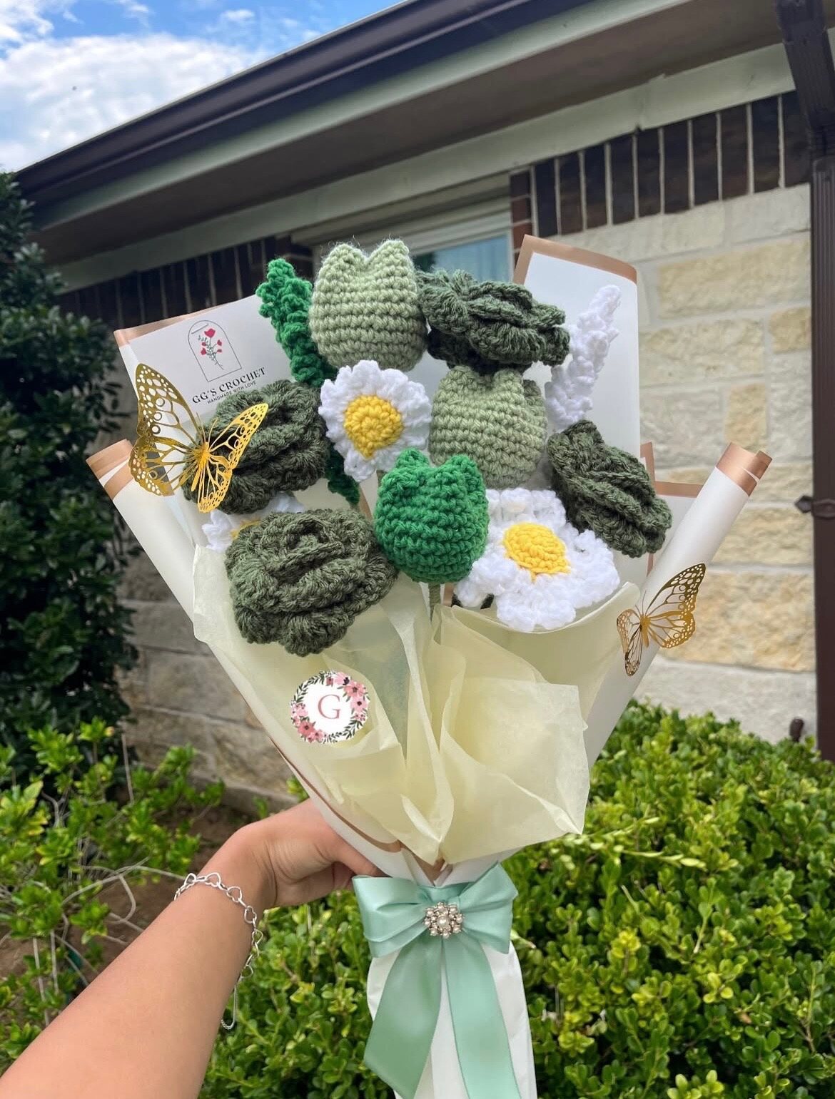 Green crochet tulip, rose, and white daisy bouquet