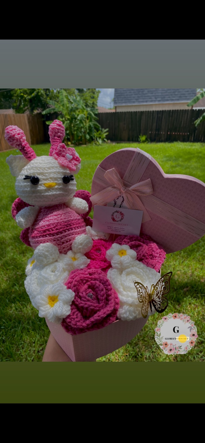Pink kitty crochet bouquet in a heart-shaped box